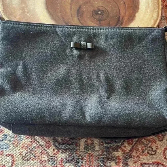 Liz Claiborne, felt clutch bag. - Picture 3 of 5